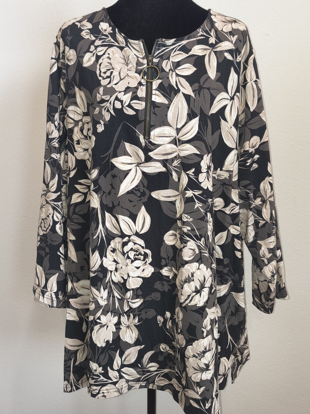 3X Black And Cream Floral Top With Zip Neck Detail